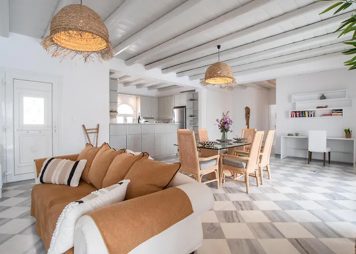 Cavos Paros Two-bedroom With Private Pool & Jacuzzi Feriehus Alikí